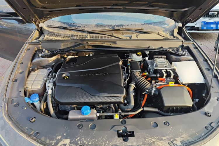 长安UNI-V 智电iDD 2023款  智电iDD 1.5T 113km智趣型（飞快版）机舱底盘24