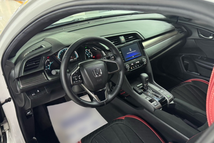 本田 思域 2021款 HATCHBACK 220TURBO CVT新锐控局部细节9002