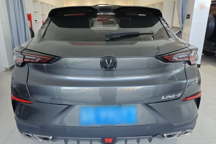 长安UNI-T 2020款 1.5T 旗舰型车身外观6