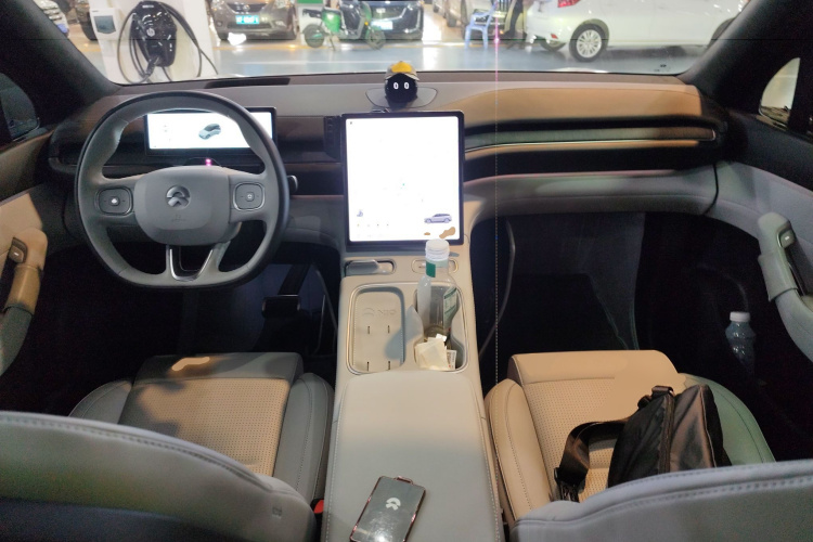 蔚来ES6 2023款 75kWh中控内饰7002