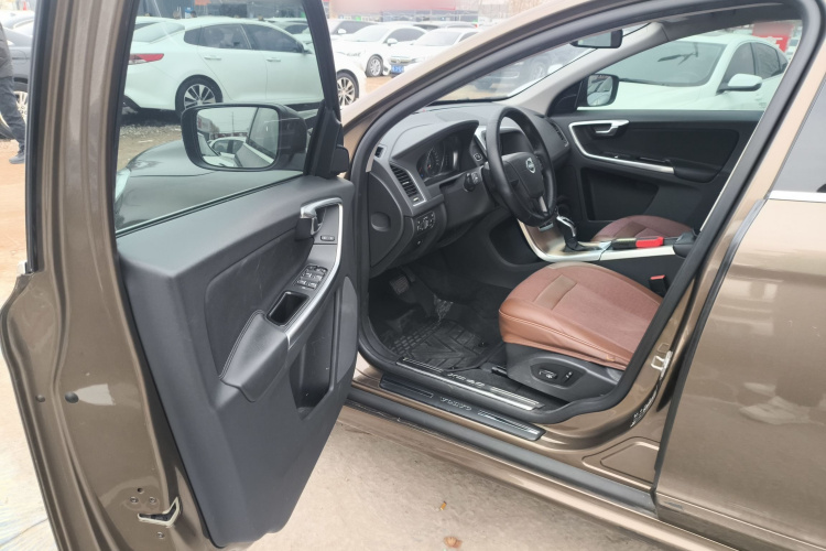 沃尔沃XC60 2017款 T5 智行版中控内饰7003