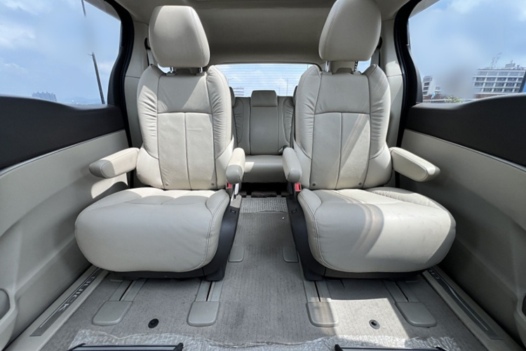 别克GL8 2013款 3.0L XT豪华商务旗舰版中控内饰7007