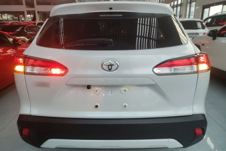 丰田 卡罗拉锐放 2022款 2.0L 精英版车身外观6