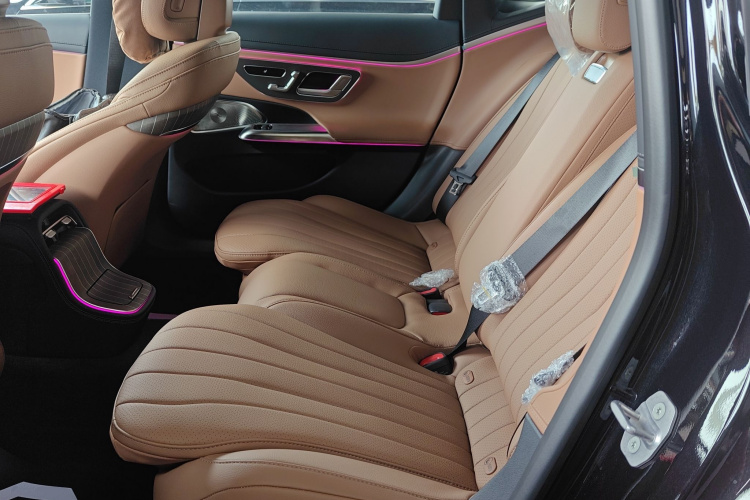 奔驰E级 2025款 改款 E 300 L 豪华型中控内饰21