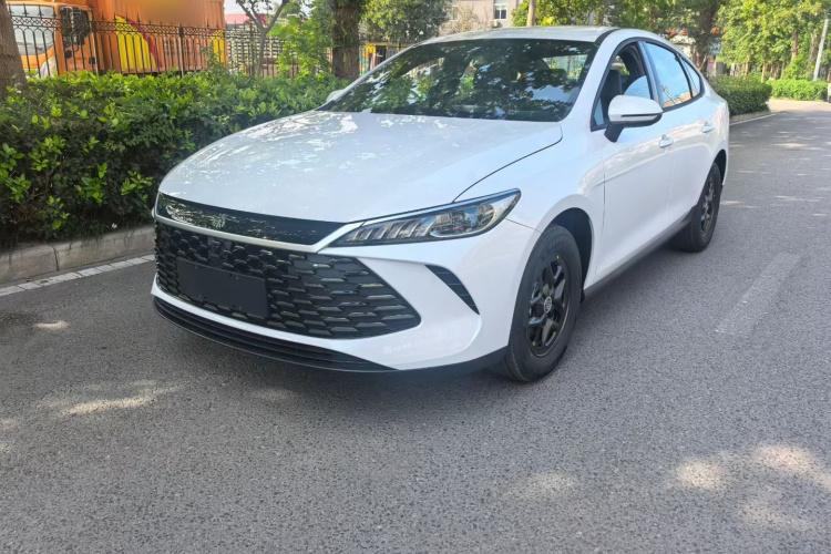 比亚迪 秦PLUS 2025款 DM-i 智驾版 128KM进取型车身外观1