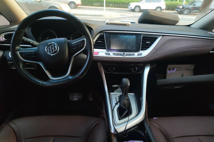 别克GL6 2018款 18T 6座尊贵型中控内饰12