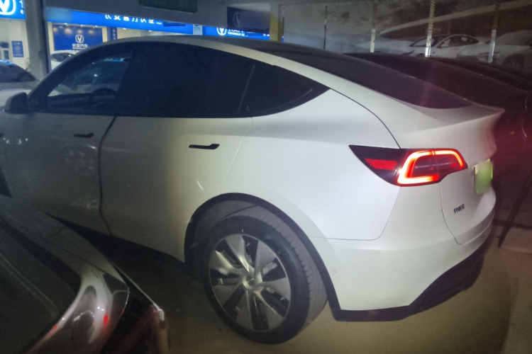 特斯拉 Model Y 2022款 长续航全轮驱动版车身外观6004