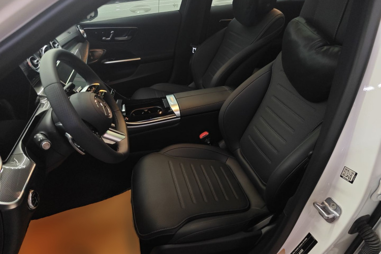 奔驰C级 2025款 C 260 L 皓夜运动版中控内饰19