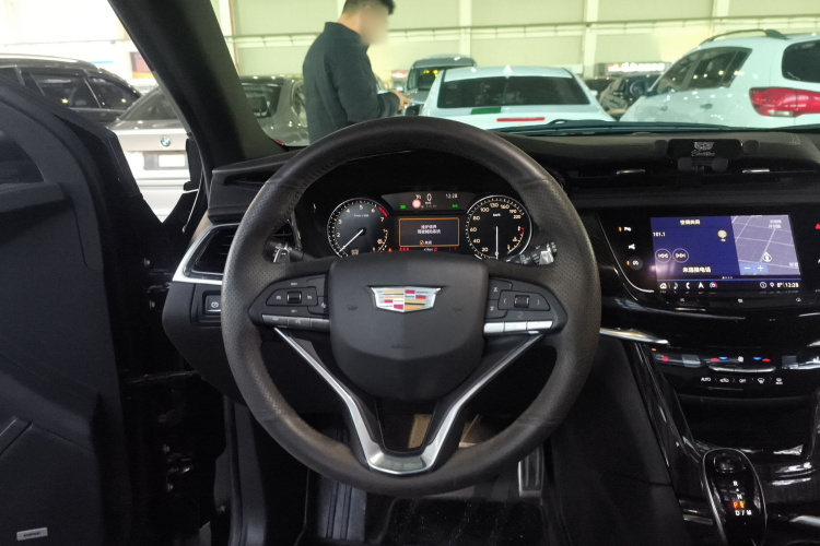 凯迪拉克XT6 2020款 28T 七座豪华运动型至享安全版中控内饰13