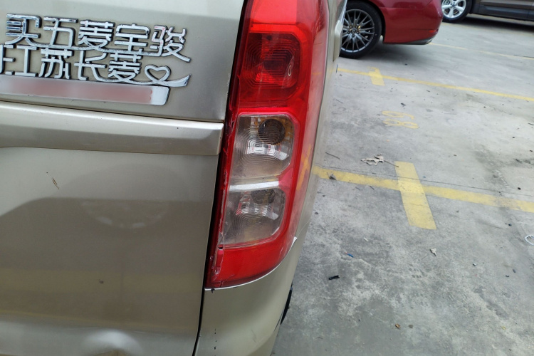 五菱汽车 五菱宏光V 2021款 1.5L劲享版LAR车身外观9