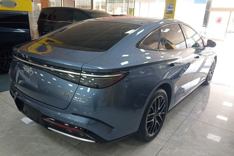 比亚迪 海豹 2023款 DM-i 1.5T 121km 旗舰型车身外观7