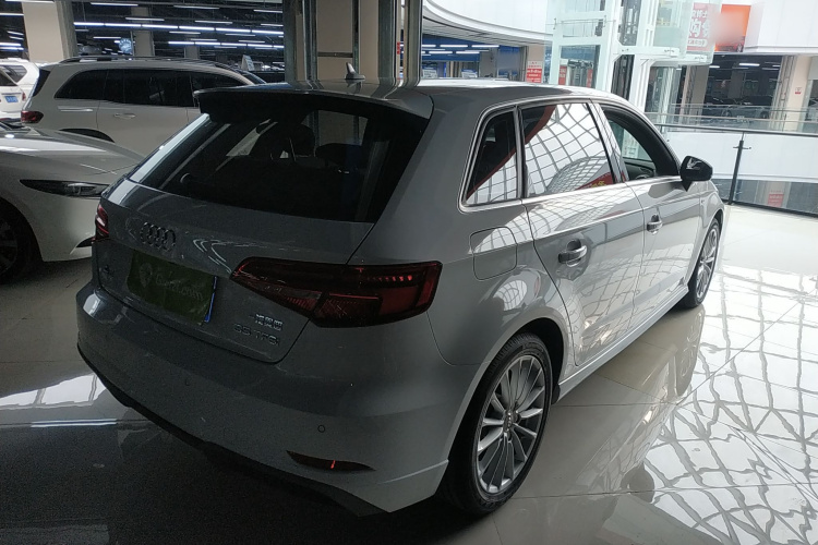奥迪A3 2018款 30周年年型 Sportback 35 TFSI 时尚型车身外观6005