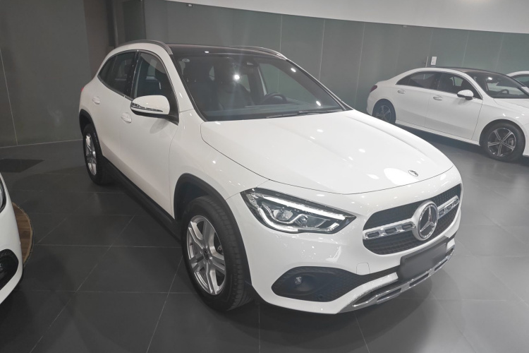 奔驰GLA 2023款 GLA 200车身外观3