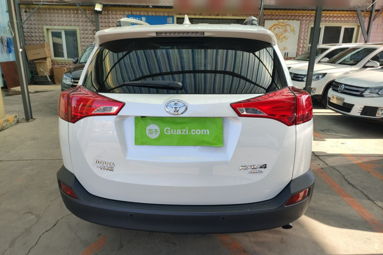 丰田 RAV4荣放 2015款 2.5L 自动四驱尊贵版车身外观6
