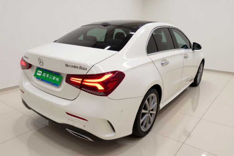 奔驰A级 2021款 A 200 L 运动轿车动感型车身外观7