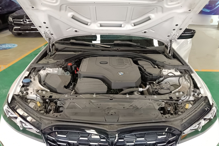 宝马3系 2023款 325i M运动套装机舱底盘24