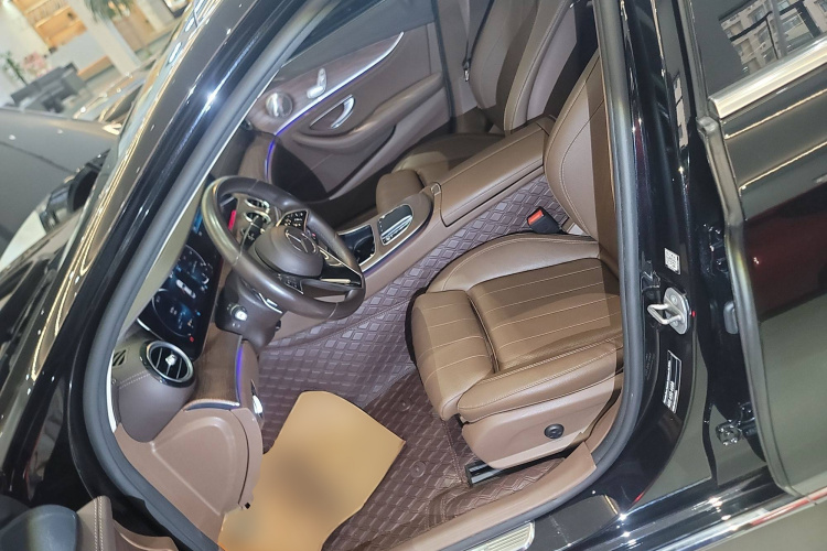 奔驰E级 2022款 E 260 L局部细节19