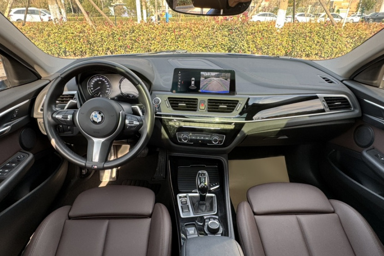 宝马1系 2020款 125i 领先型M运动套装中控内饰7002