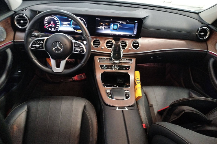 奔驰E级 2020款 E 300 L 豪华型中控内饰7002