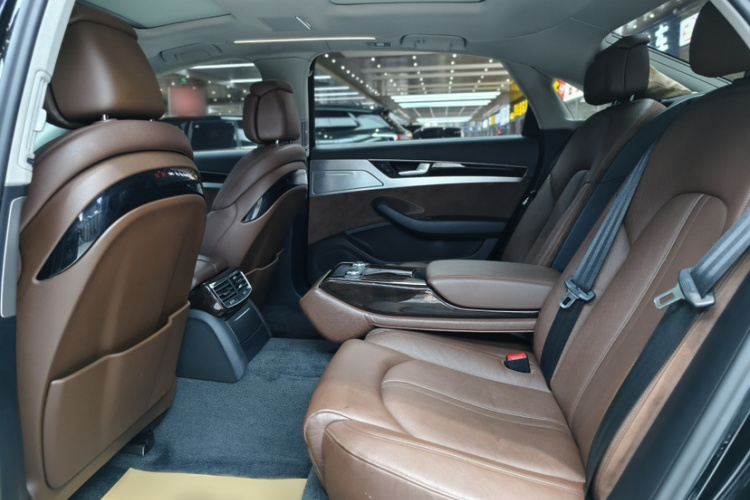 奥迪A8 2016款 A8L 45 TFSI quattro舒适型车身外观6012