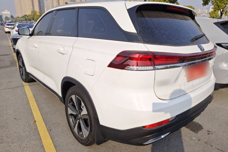 长安X7 PLUS 2024款 1.5T 自动尊崇型 7座车身外观4