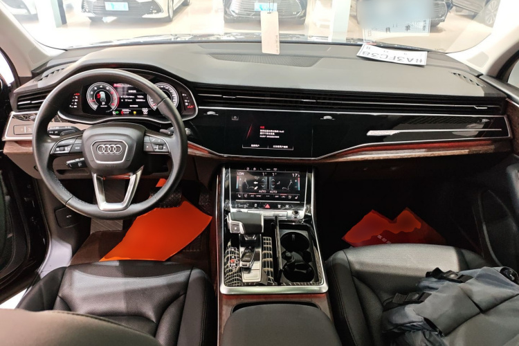 奥迪Q7 2022款 55 TFSI quattro S line运动型中控内饰12