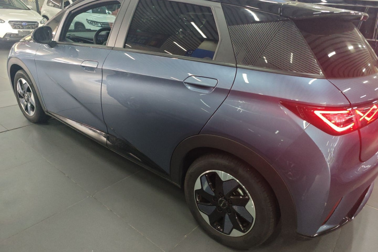 比亚迪 海豚 2024款 荣耀版 420km 时尚版车身外观4