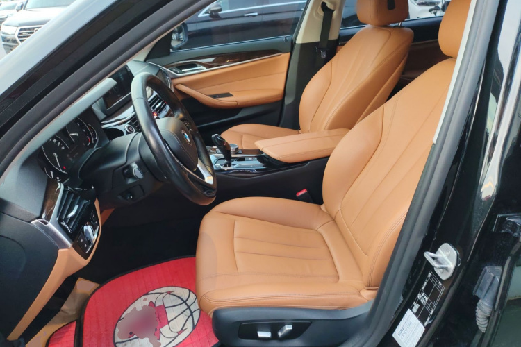 宝马5系 2018款 528Li 上市特别版中控内饰19