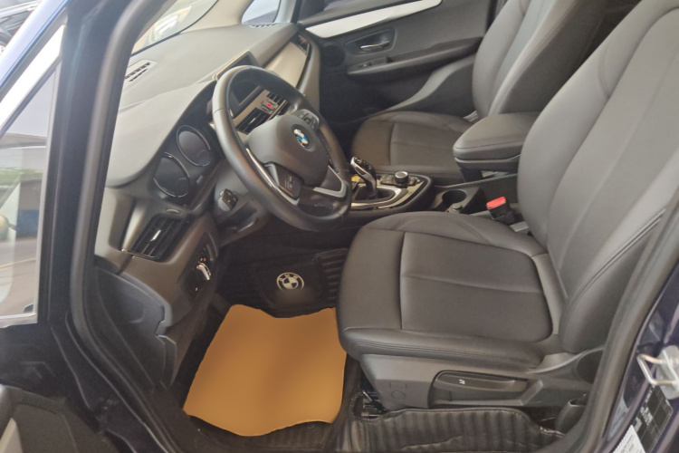 宝马2系多功能旅行车 2018款 220i 领先型中控内饰19