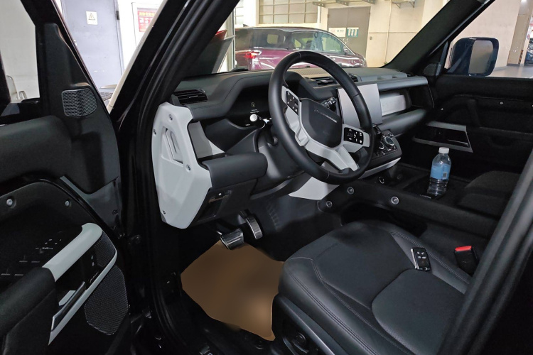 路虎卫士 2024款 110 3.0T P400 X-DYNAMIC HSE中控内饰7003