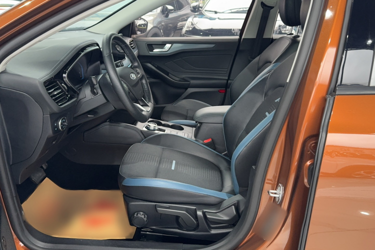 福特 福克斯 2021款 猎装版 EcoBoost 180 自动猎潮型中控内饰7001