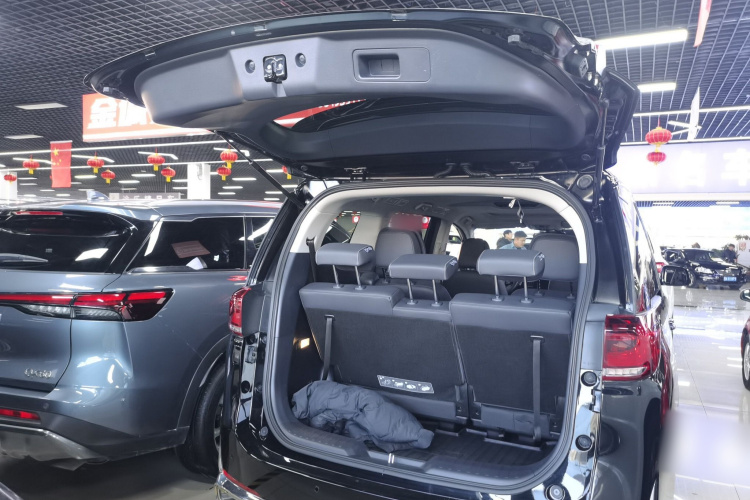 广汽传祺 传祺M8 2023款 领秀系列 390T 尊享版机舱底盘23