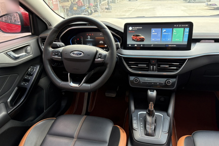 福特 福克斯 2022款 三厢 EcoBoost 180 自动竞速版中控内饰7009