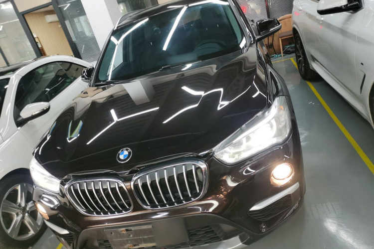 宝马X1 2018款 sDrive18Li 尊享型车身外观2