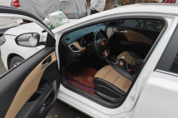 雪佛兰 科鲁泽 2022款 320 自动悦享天窗版中控内饰7003