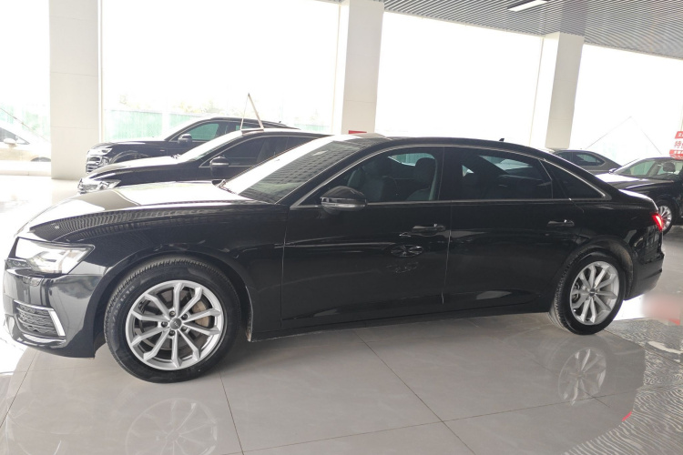 奥迪A6L 2021款 40 TFSI 豪华致雅型车身外观4