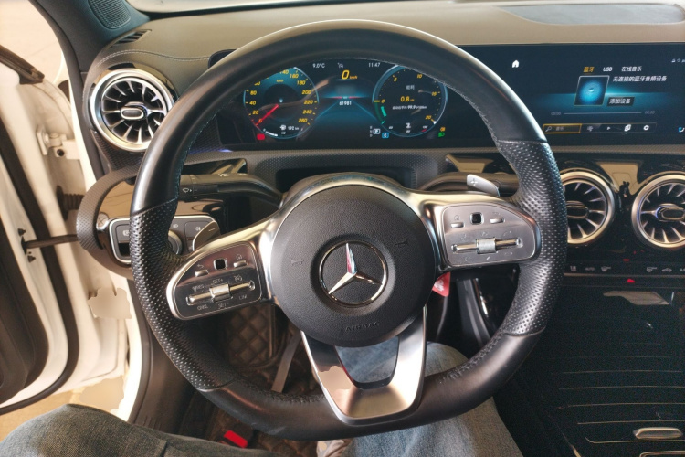 奔驰A级 2022款 改款二 A 200 L 运动轿车时尚型中控内饰13