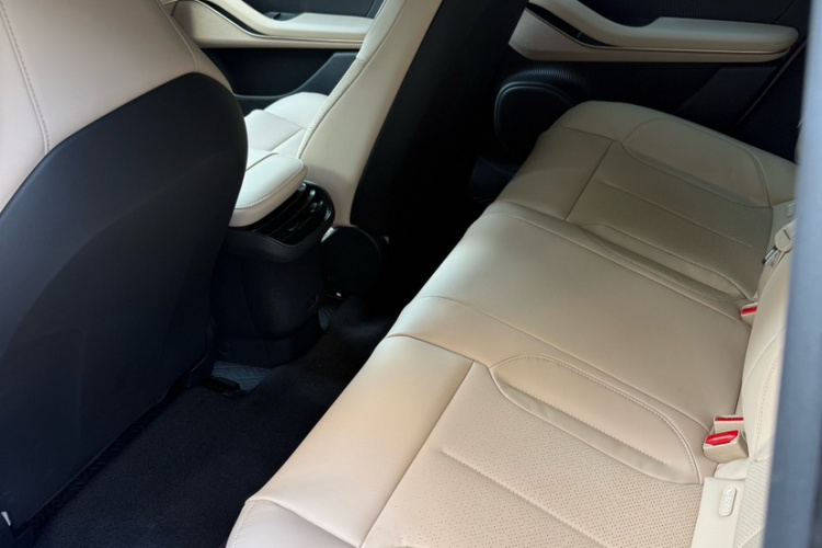 蔚来ET5 2022款 75kWh中控内饰7001