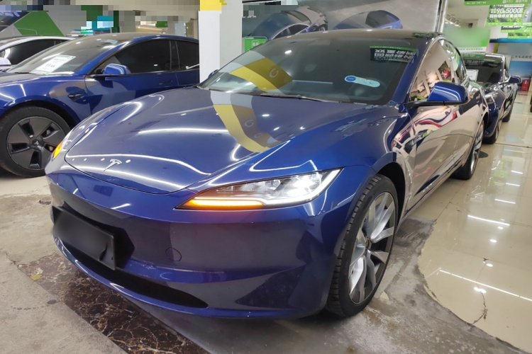 特斯拉 Model 3 2023款 长续航全轮驱动版车身外观1