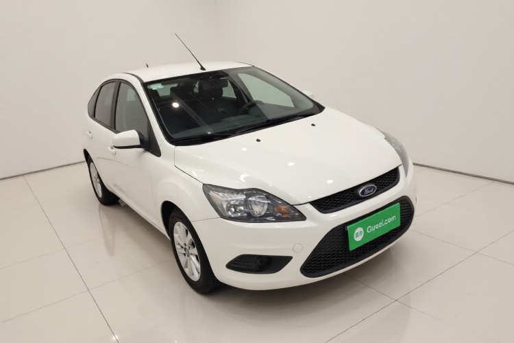 福特 福克斯 2013款 两厢经典 1.8L 自动基本型车身外观3