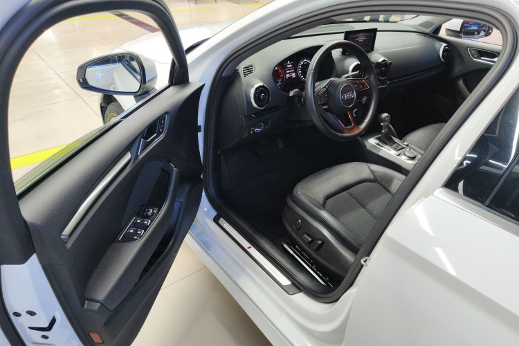 奥迪A3 2019款 Limousine 35 TFSI 时尚型 国VI中控内饰7003