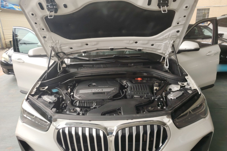 宝马X1 2020款 sDrive25Li 领先型机舱底盘24