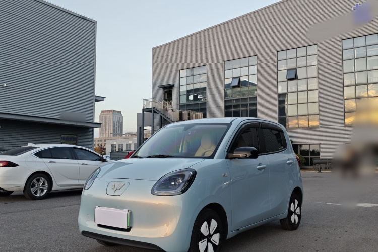 五菱汽车 宏光MINIEV 2025款 四门版 臻享款车身外观1