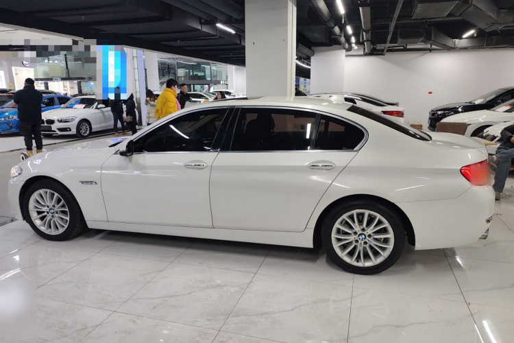 宝马5系 2014款 525Li 豪华设计套装车身外观4