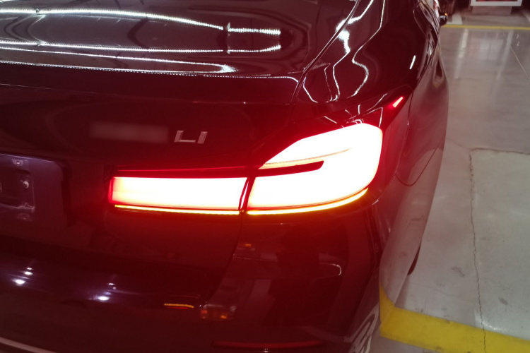 宝马5系 2022款 改款二 525Li 豪华套装车身外观9