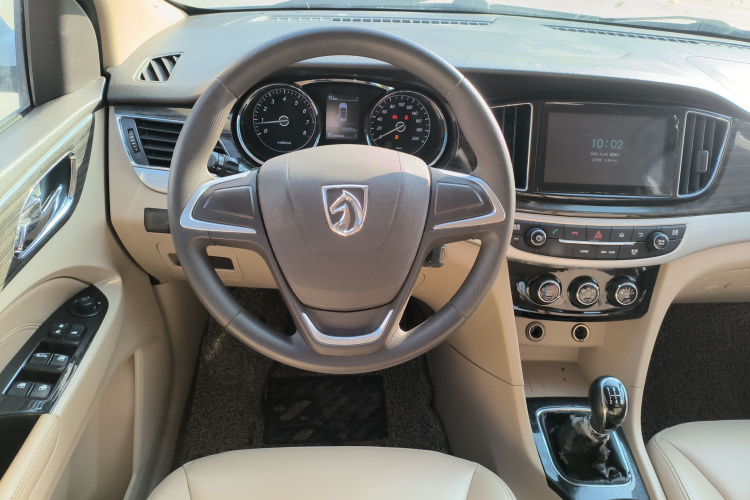 宝骏730 2016款 1.5L 手动舒适型 7座 国V中控内饰13