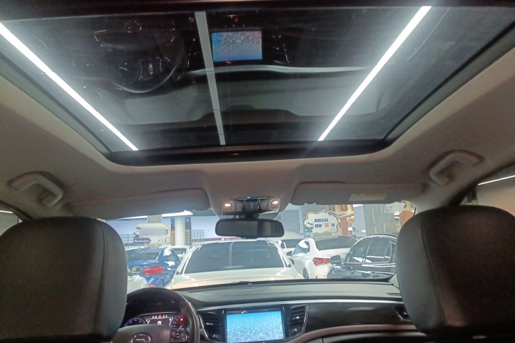 广汽传祺 传祺GS8 2017款 320T 两驱豪华智联版（七座）中控内饰22