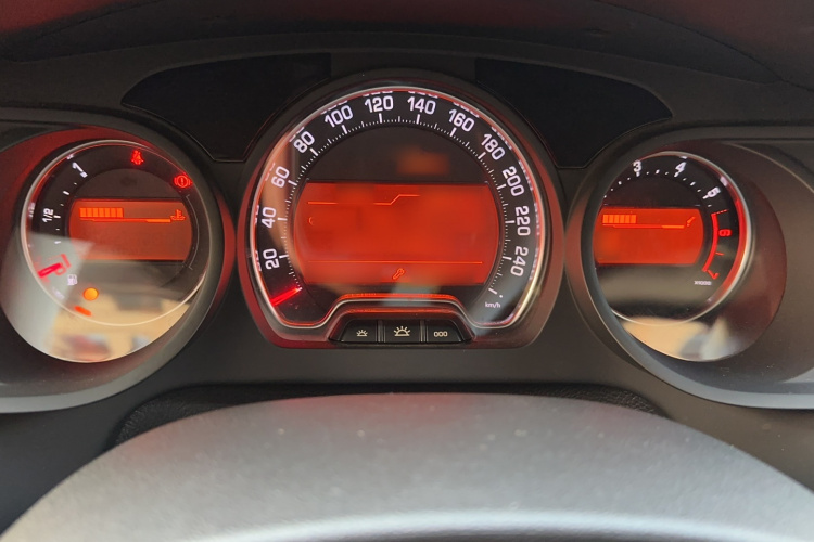 雪铁龙C5 2014款 1.6T 自动尊贵型局部细节14