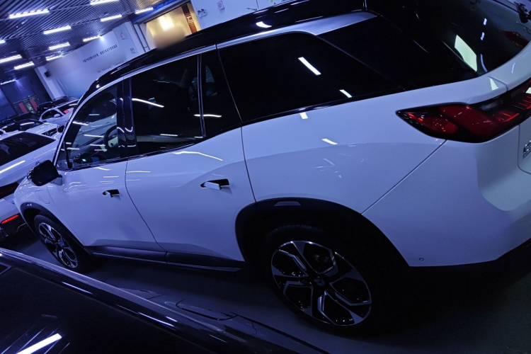 蔚来ES8 2018款 创始版车身外观4