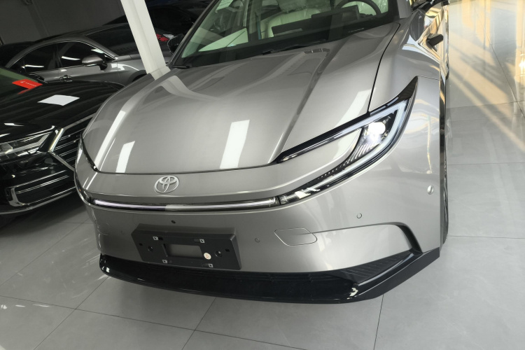 丰田bZ5 2025款 550 PRO智行版车身外观2